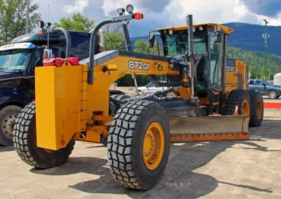 Skemxist Solutions Equipment John Deere Grader for Roadbuilding and Road Maintenance