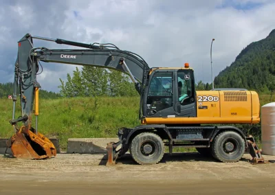 Skemxist Solutions Equipment Wheeled Excavator for General Civil Construction